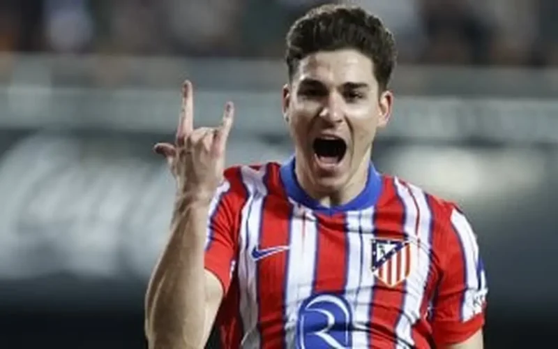 صدمة سعرية لبرشلونة.. أتلتيكو مدريد يحدد قيمة جوليان ألفاريز